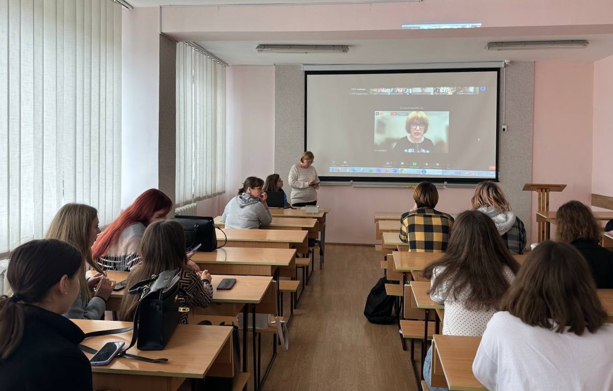 Студенти 1 та 2 курсів під час лекції